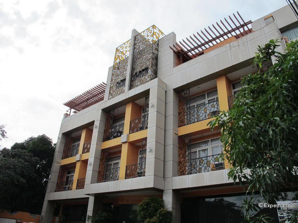 OYO 159 San Remigio Pensionne Suites Cebu Extérieur photo