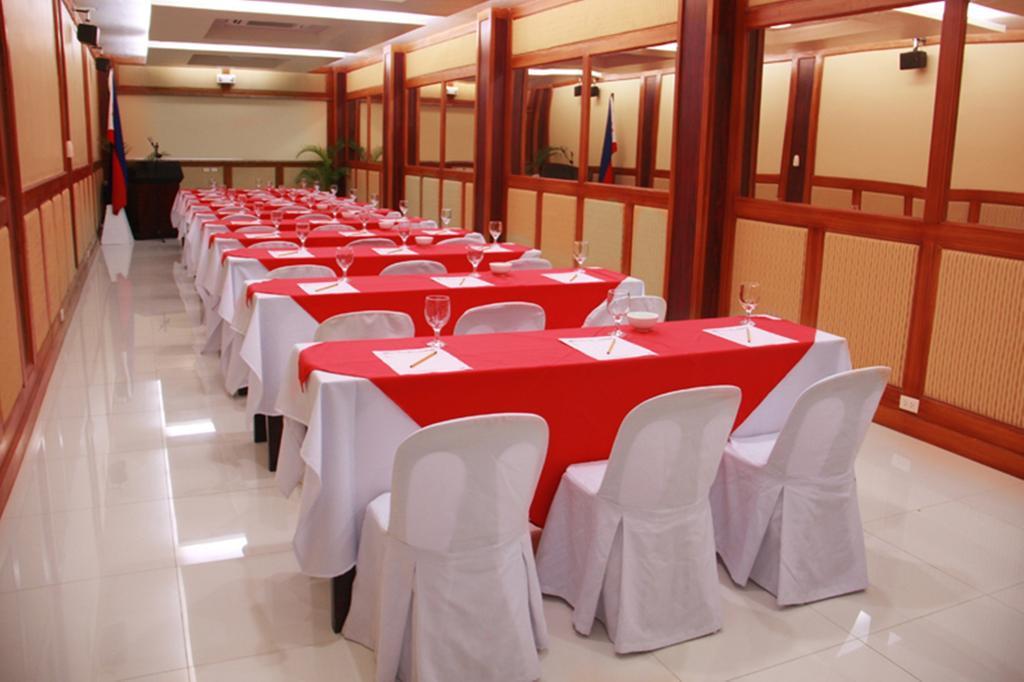 OYO 159 San Remigio Pensionne Suites Cebu Extérieur photo