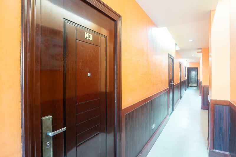 OYO 159 San Remigio Pensionne Suites Cebu Extérieur photo